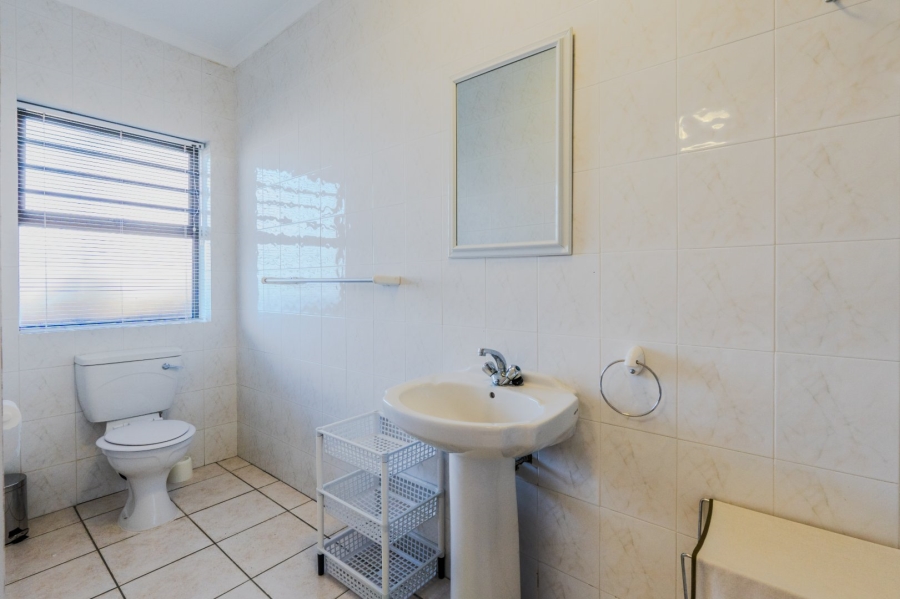 4 Bedroom Property for Sale in Stilbaai Wes Western Cape